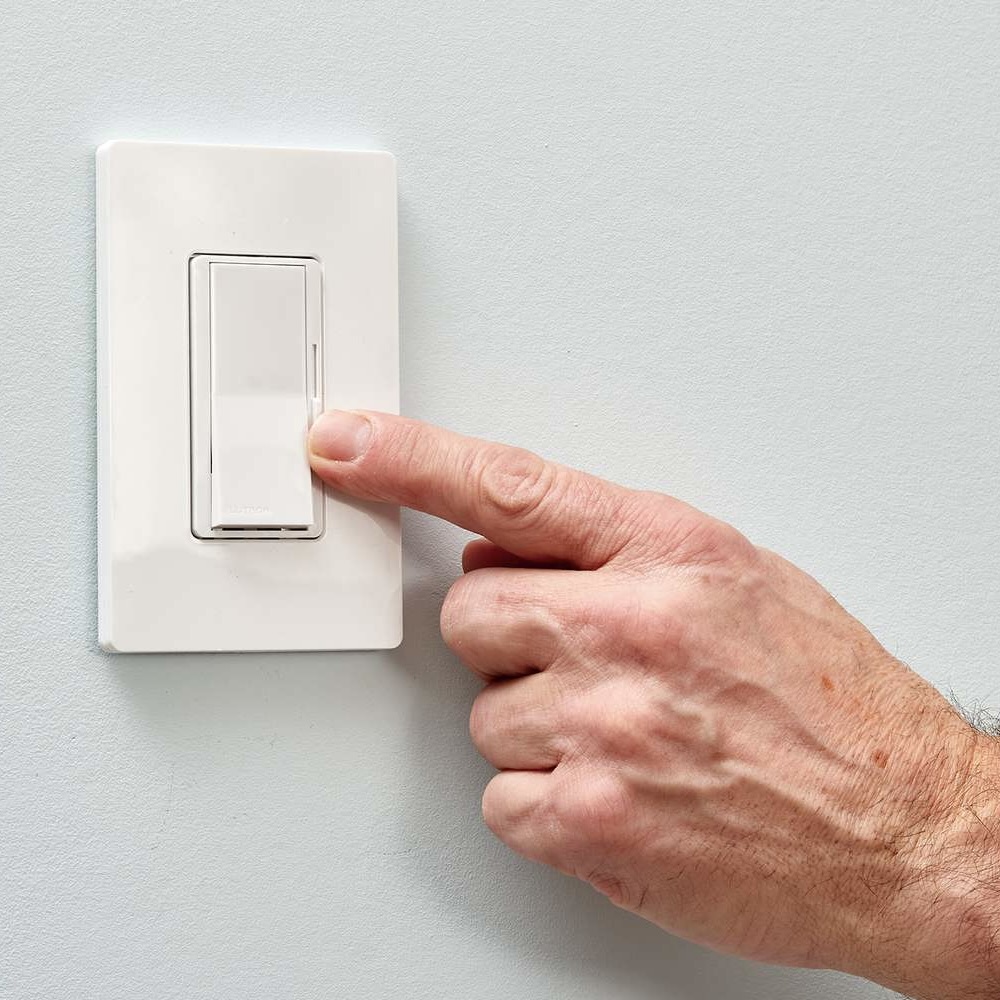 The audio of turning on and off the light switch